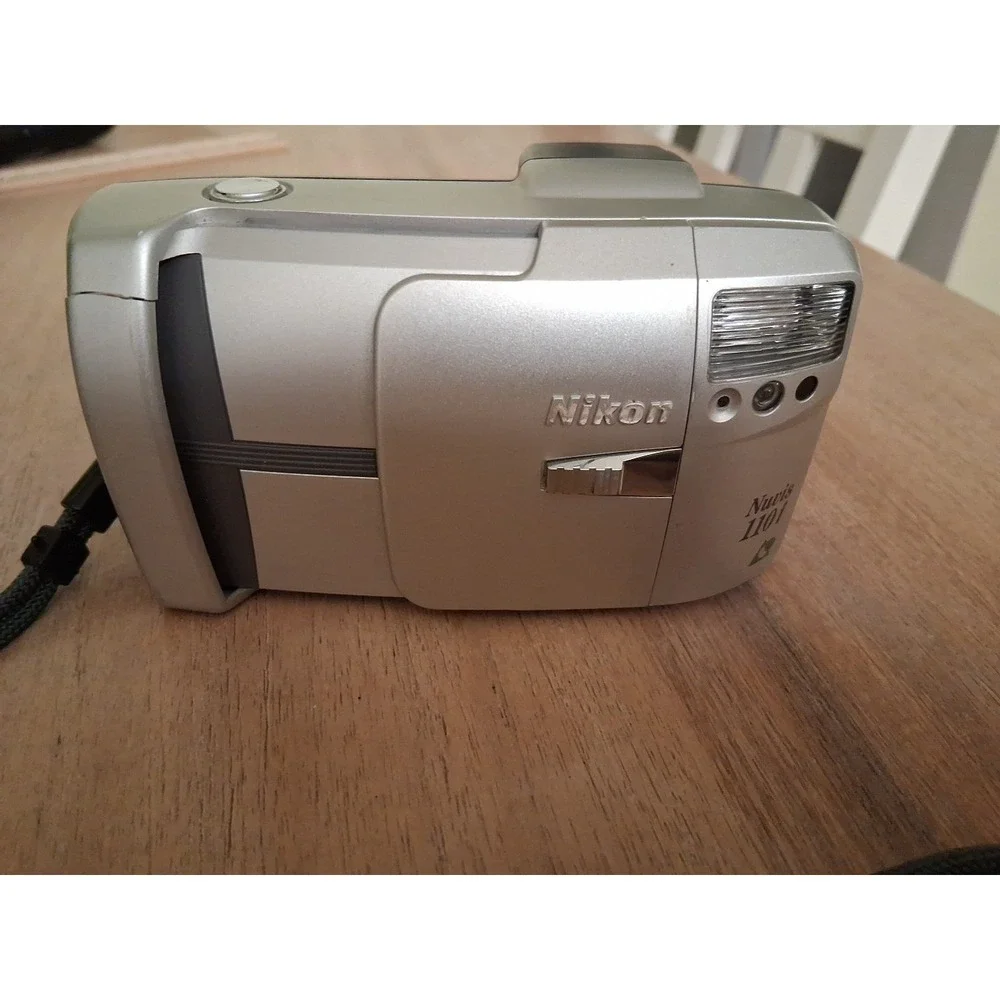 Nikon Nuvis 110i Point and Shoot APS 35mm Camera (TESTED) Need Battery